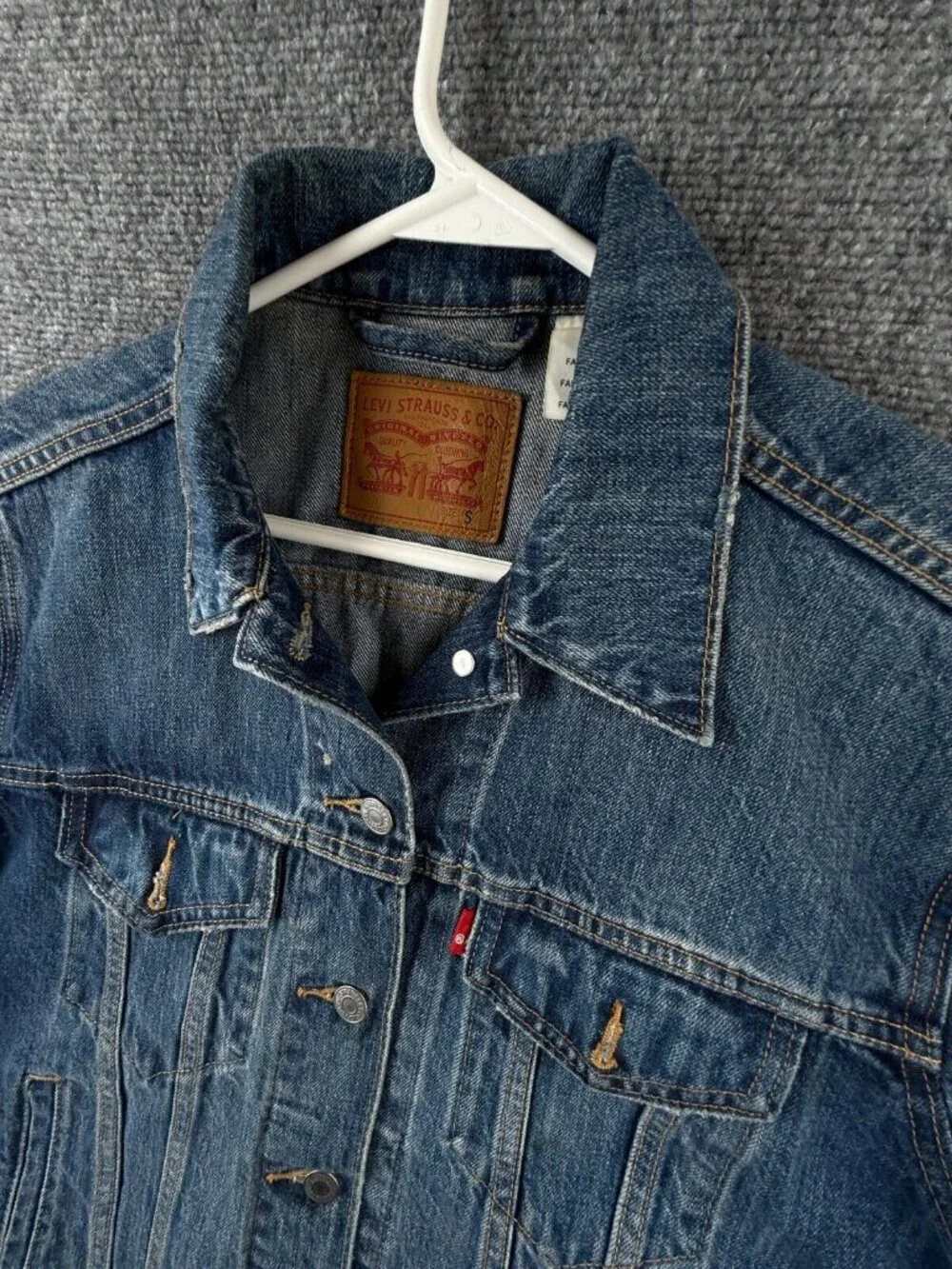 Levi’s Denim Trucker Jacket Blue Button Up Small Adult Biker Red Tab Cotton